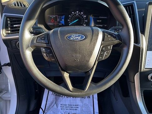 Used 2023 Ford Edge SE image 9