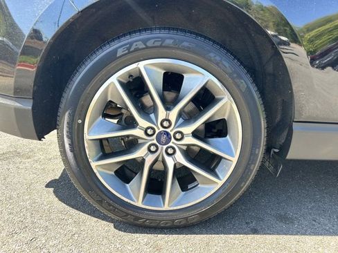 Used 2018 Ford Edge Titanium w/ Equipment Group 301A FWD image 21