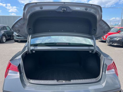 Used 2025 Hyundai Elantra SEL image 32