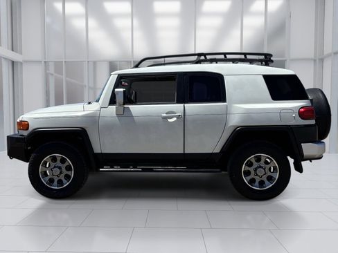 Used 2012 Toyota FJ Cruiser 4WD w/ Upgrade Pkg image 3