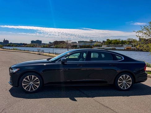 Used 2022 Volvo S90 B6 Momentum AWD/4WD image 5