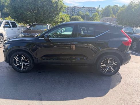 Used 2025 Volvo XC40 B5 Core AWD/4WD image 3