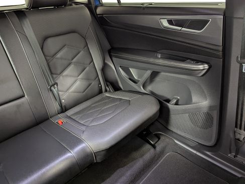 Used 2024 Volkswagen Atlas Cross Sport SE w/ Panoramic Sunroof Package FWD image 14
