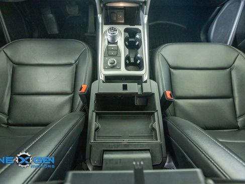 Used 2020 Ford Explorer XLT w/ Equipment Group 202A AWD/4WD image 34