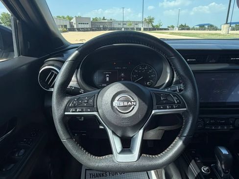 Used 2023 Nissan Kicks SR w/ SR Premium Package FWD image 9