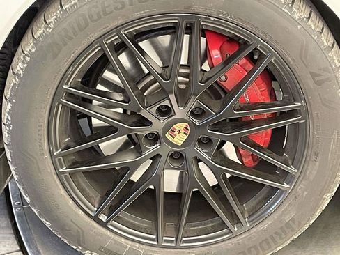 Used 2025 Porsche Cayenne S image 11