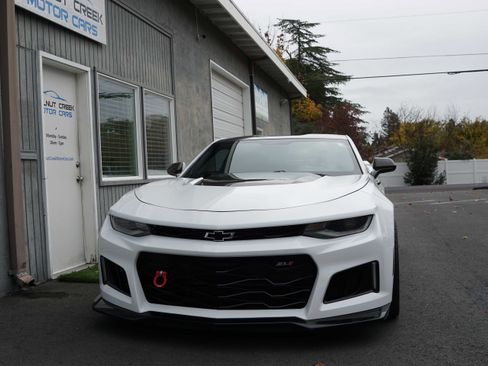 Used 2018 Chevrolet Camaro ZL1 image 3