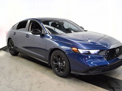 Used 2025 Honda Accord SE image 2