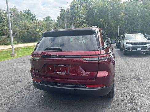 New 2025 Jeep Grand Cherokee Laredo image 11