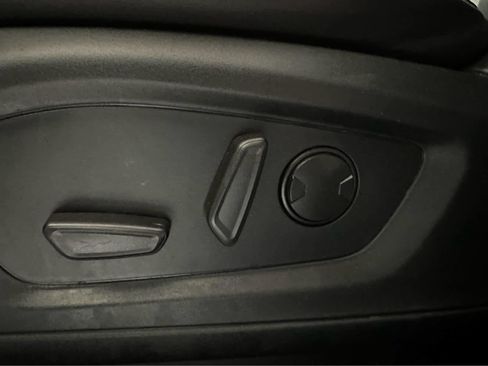 Used 2022 Ford Explorer XLT w/ Equipment Group 202A image 16