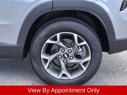 Used 2025 Chevrolet Trax LT w/ LT Convenience Package FWD image 36