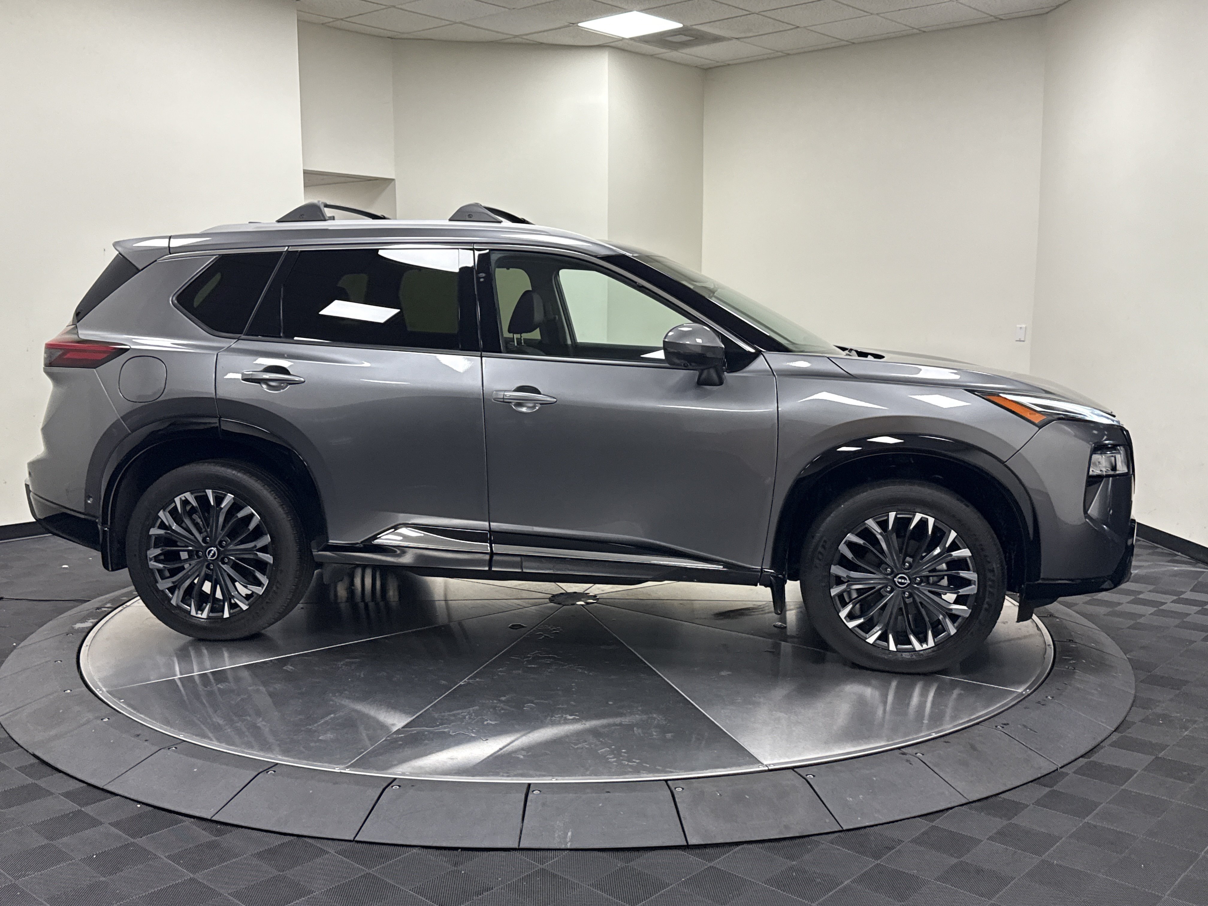 Used 2026 Nissan Rogue Platinum w/ Platinum Premium Package AWD/4WD image 9