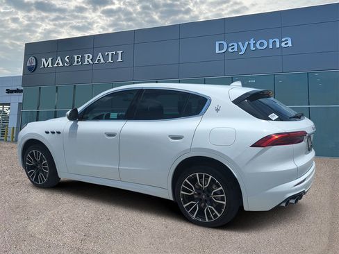 New 2025 Maserati Grecale GT image 5