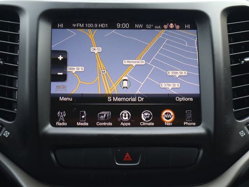 Used 2015 Jeep Cherokee Trailhawk w/ Comfort/Convenience Group AWD/4WD image 11