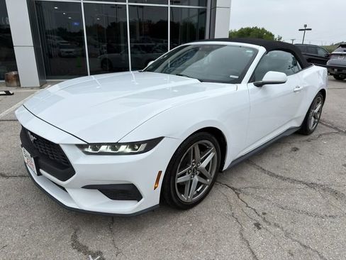Used 2024 Ford Mustang Convertible RWD image 40