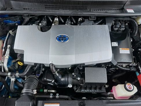Used 2019 Toyota Prius XLE image 32