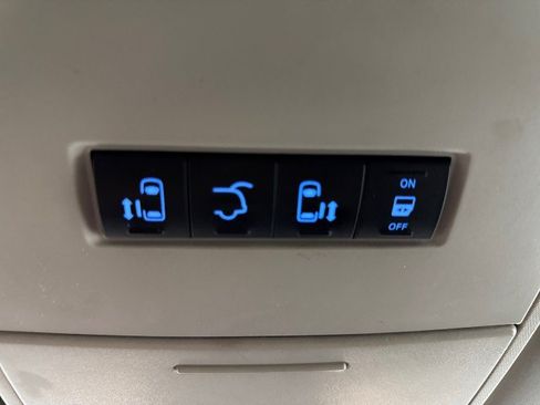 Used 2016 Dodge Grand Caravan SXT FWD image 25