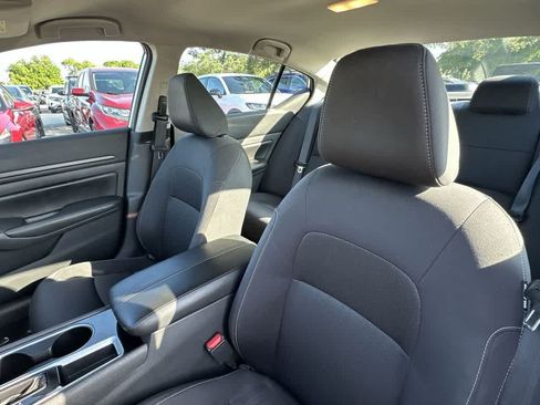Used 2024 Nissan Altima 2.5 SV FWD image 14