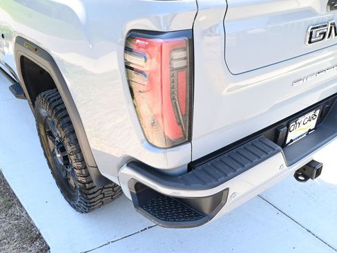 Used 2024 GMC Sierra 2500 AT4 w/ AT4 Premium Plus Package AWD/4WD image 13