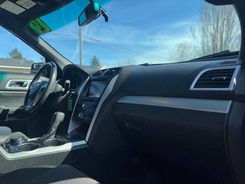 Used 2014 Ford Explorer XLT w/ Equipment Group 201A image 4