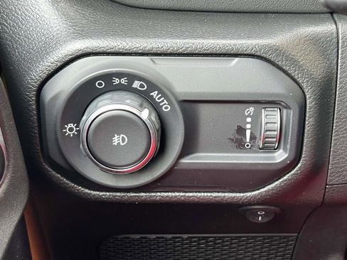 Used 2023 Jeep Wrangler Sahara w/ Cold Weather Group image 19