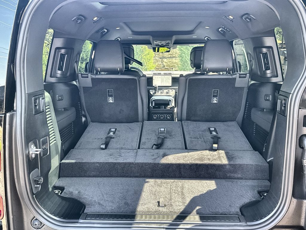 Certified 2025 Land Rover Defender 130 X-Dynamic SE AWD/4WD image 18