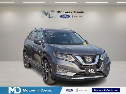 Used 2017 Nissan Rogue SL w/ SL Premium Package image 1