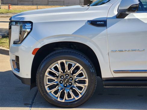 Used 2023 GMC Yukon Denali Ultimate image 9