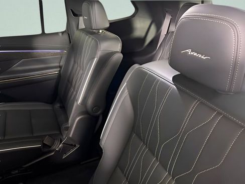 Used 2025 Buick Enclave Avenir AWD/4WD image 41