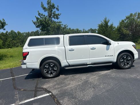 Used 2021 Nissan Titan Platinum Reserve w/ Moonroof Package AWD/4WD image 8