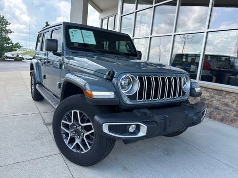 Used 2024 Jeep Wrangler Unlimited Sahara AWD/4WD image 2