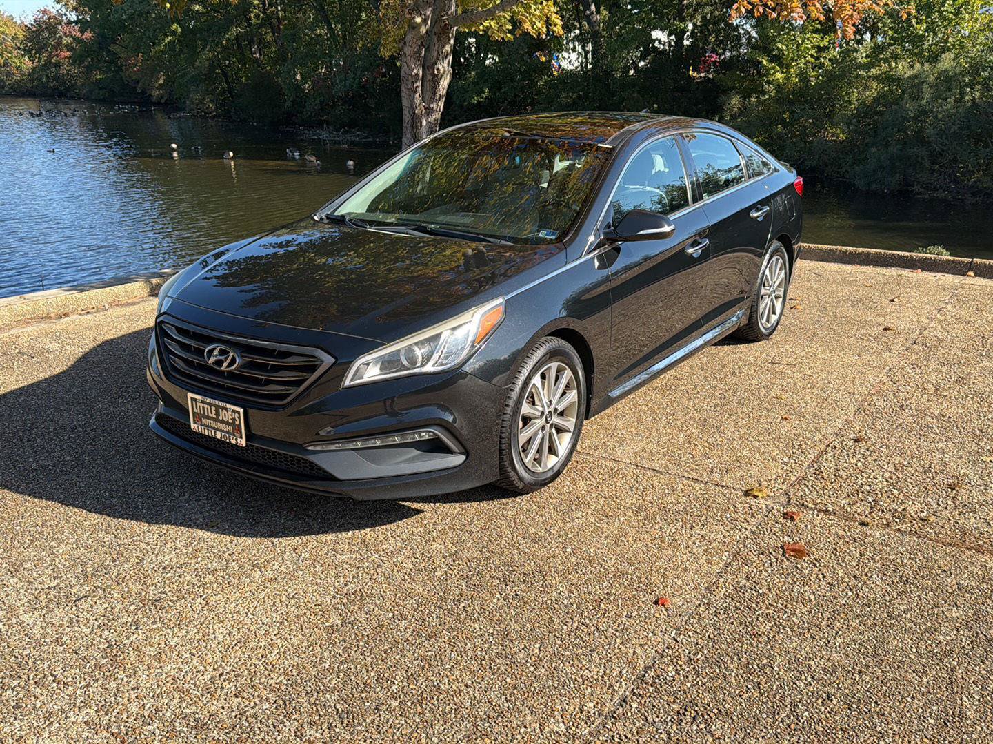 Used 2016 Hyundai Sonata Limited w/ Option Group 04 FWD image 11