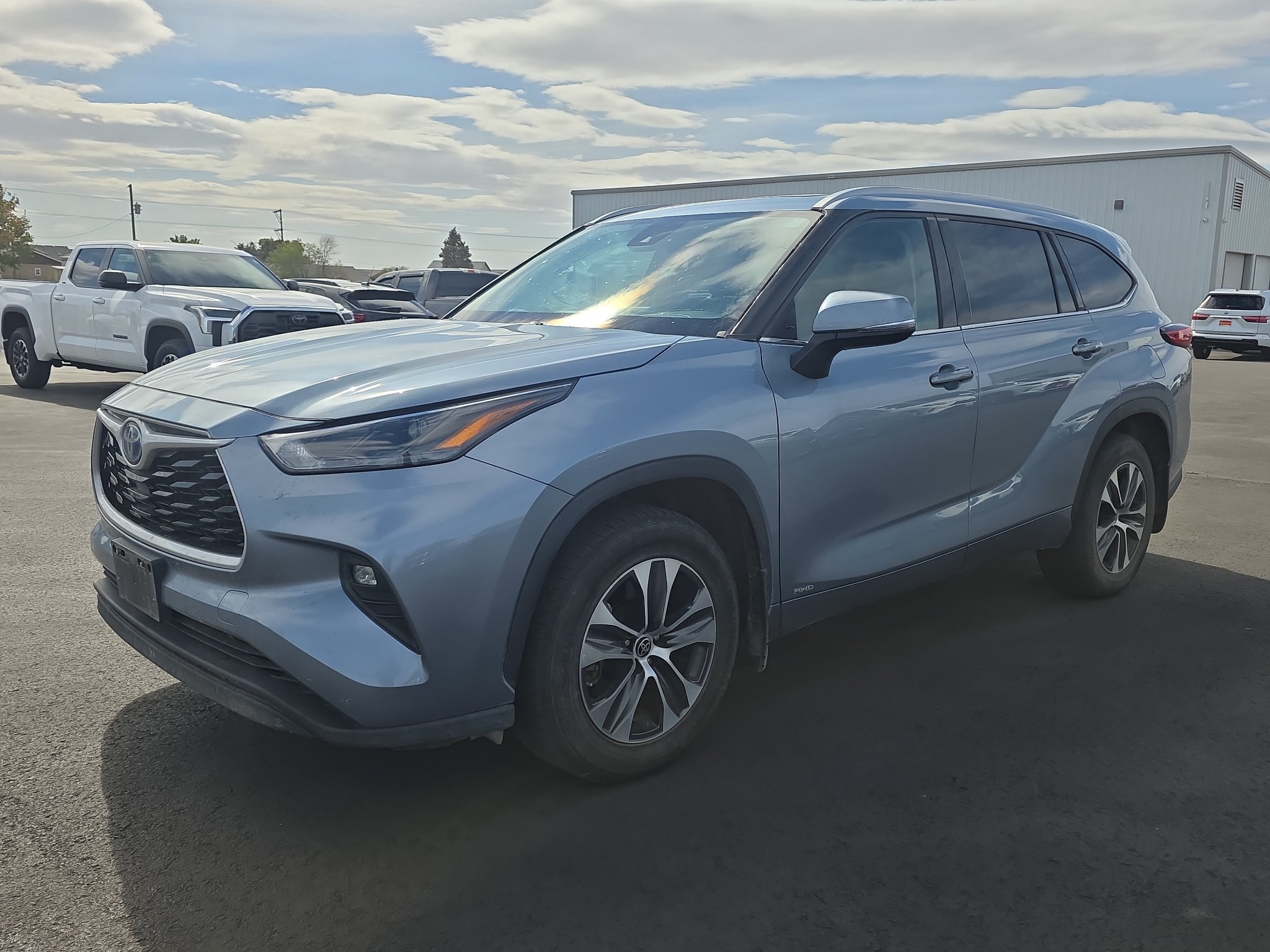 Certified 2022 Toyota Highlander XLE AWD/4WD image 3