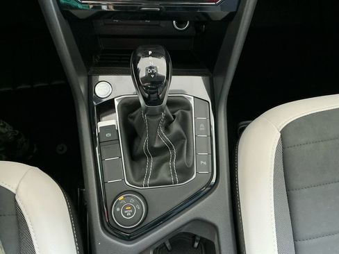 New 2025 Volkswagen Taos SE image 23