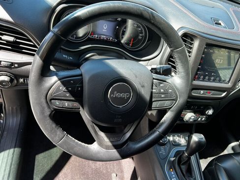 Used 2019 Jeep Cherokee Trailhawk w/ Cold Weather Group AWD/4WD image 28