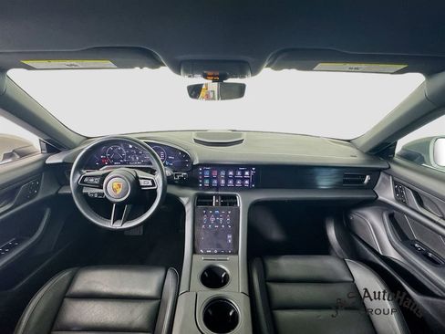 Used 2021 Porsche Taycan image 28