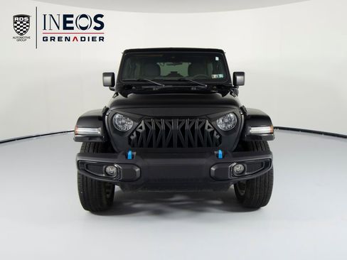 Used 2024 Jeep Wrangler Unlimited w/ Convenience Group AWD/4WD image 2