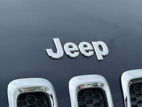 Used 2014 Jeep Cherokee Limited w/ Technology Group FWD image 11