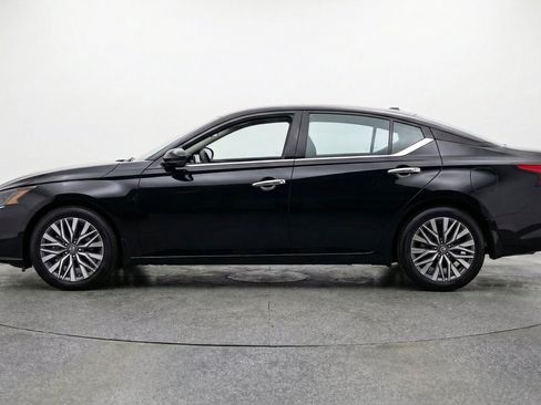 Used 2025 Nissan Altima 2.5 SV FWD image 5