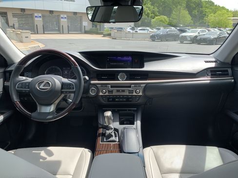 Used 2017 Lexus ES 350 w/ Luxury Package image 26