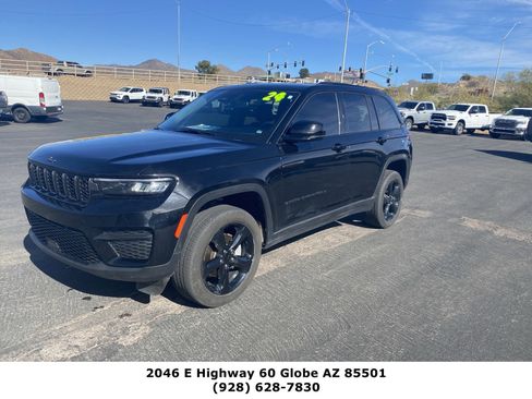 Used 2024 Jeep Grand Cherokee Altitude image 1