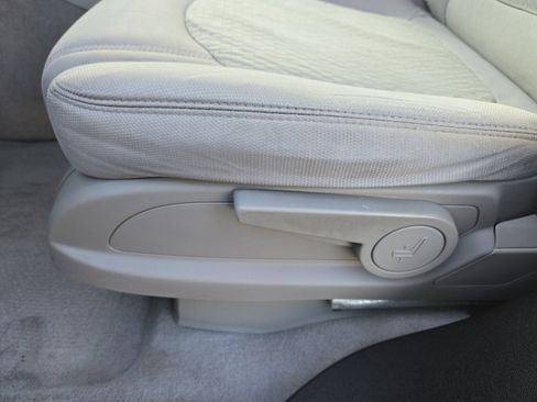 Used 2011 GMC Acadia SL w/ Preferred Package image 12