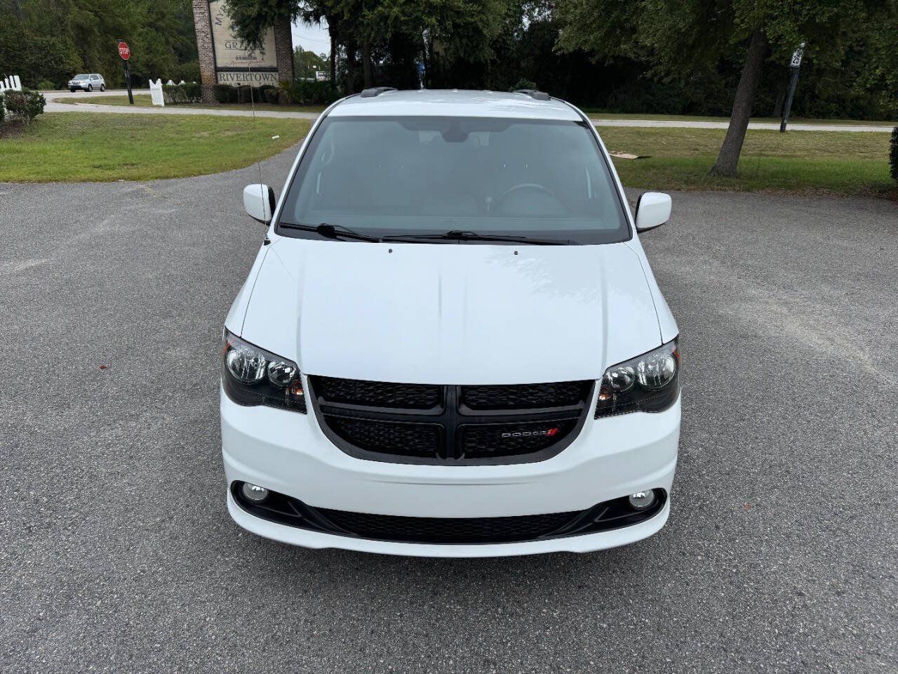 Used 2019 Dodge Grand Caravan SXT w/ Driver Convenience Group FWD image 2