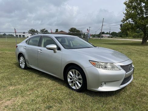 Used 2013 Lexus ES 300h w/ Luxury Pkg FWD image 4