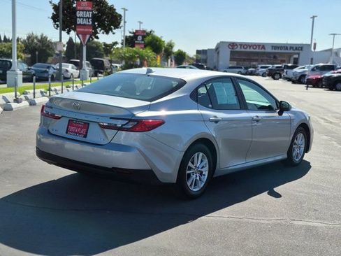 Used 2025 Toyota Camry LE FWD image 8