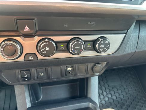 Used 2019 Toyota Tacoma SR5 AWD/4WD image 28