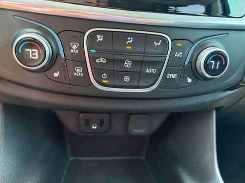 Used 2019 Chevrolet Traverse LT w/ LT Premium Package AWD/4WD image 25