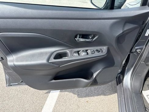 Used 2025 Nissan Versa SV FWD image 17