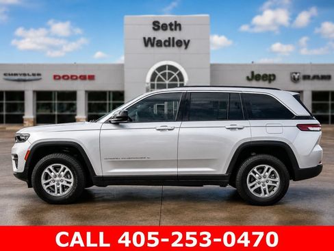 Used 2025 Jeep Grand Cherokee Laredo w/ Luxury Tech Group I AWD/4WD image 47