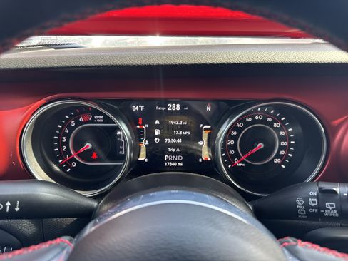 Used 2022 Jeep Wrangler Unlimited Rubicon w/ Cold Weather Group AWD/4WD image 13